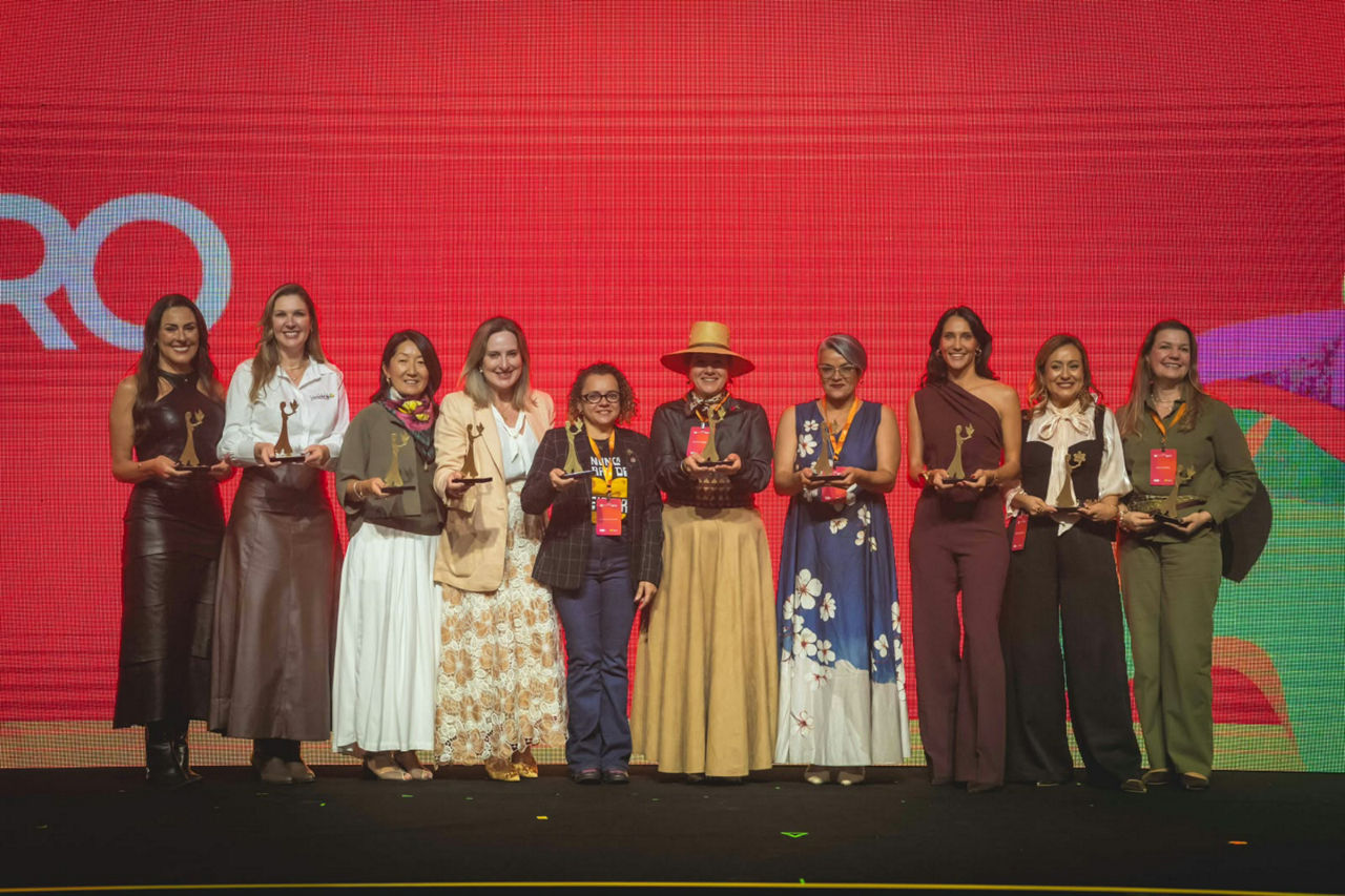 Vencedoras da 9ª edição do Prêmio Mulheres do Agro durante cerimônia de premiação
