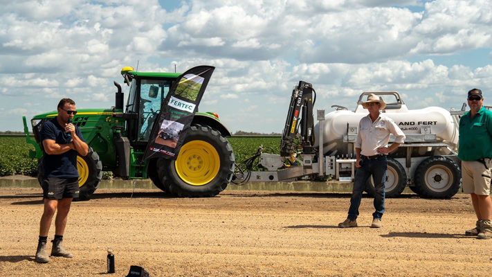 Farm Manager, Nick Gillingham discussing cotton farming practices at Sundown Pastoral Co.