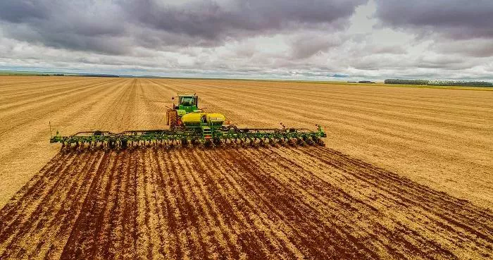 Plantio de soja: as ferramentas digitais mapeiam as operações agrícolas, enviando dados ao produtor em tempo real 