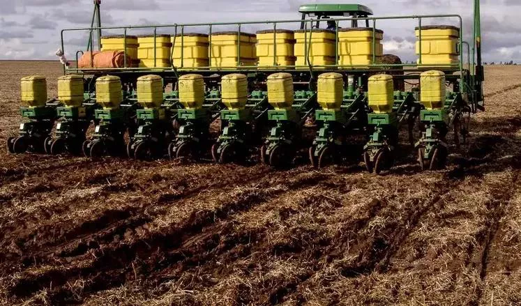 Operação de plantio de soja - Crédito: Shutterstock