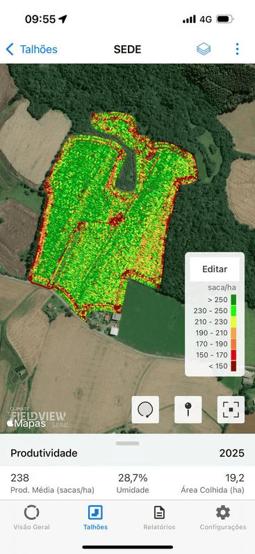 Mapa de produtividade agrícola de uma fazenda em 2025, destacando áreas de alta, média e baixa produção com cores variadas e análise de produtividade por hectare.