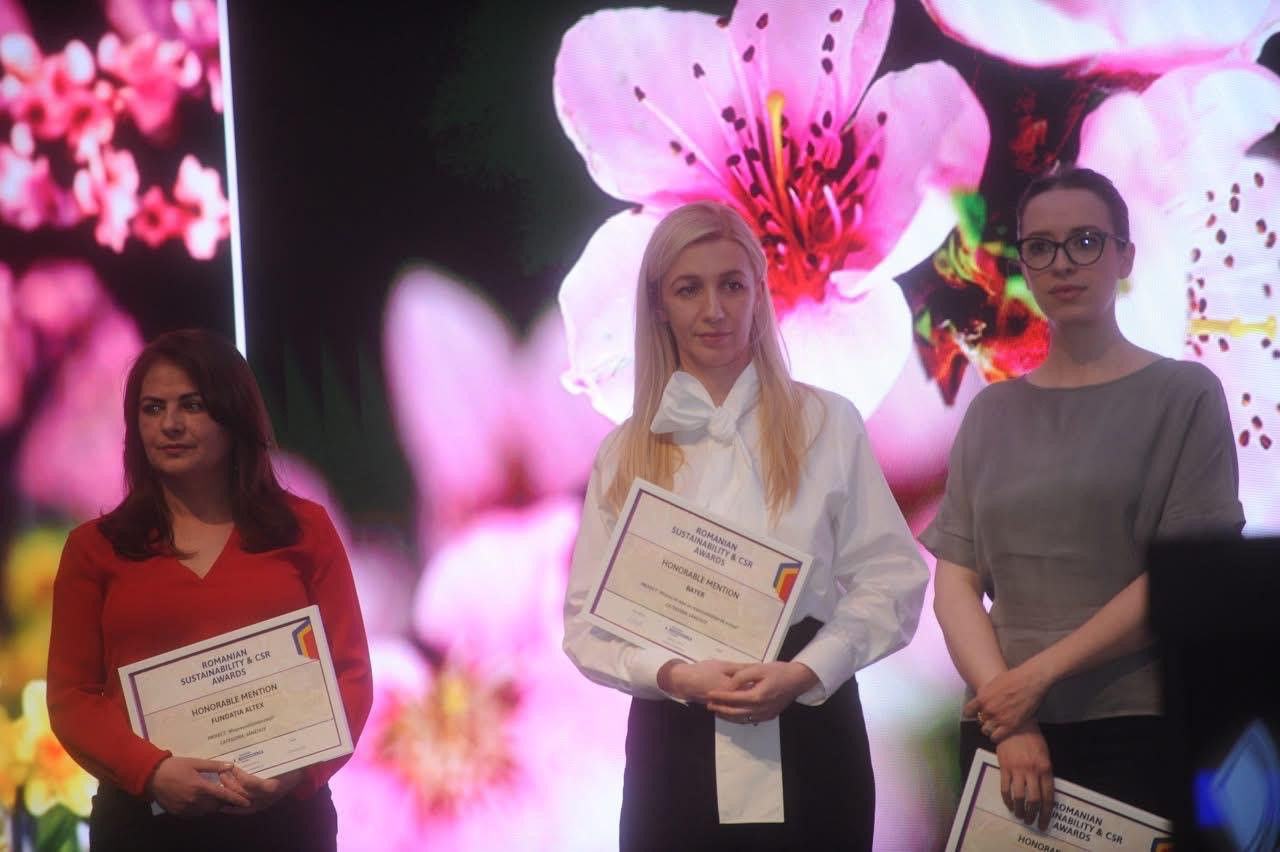 Reprezentanți Bayer România în momentul decernării premiului la Romanian Sustainability & CSR Awards.