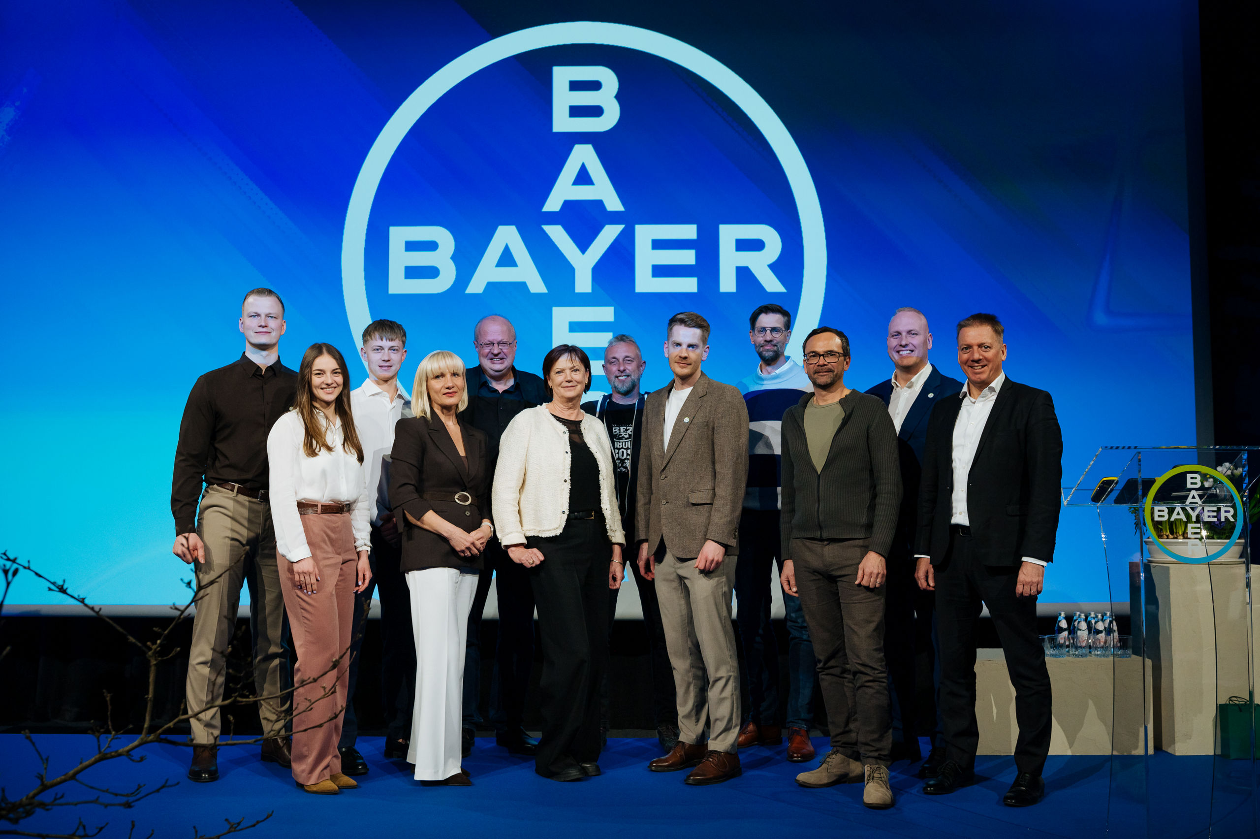 BAYER Latvijas komanda kopā ar vieslektoriem