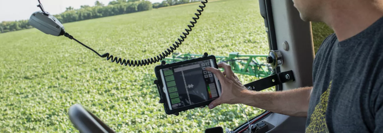 Using FieldView App on iPad Inside Machinery Cab